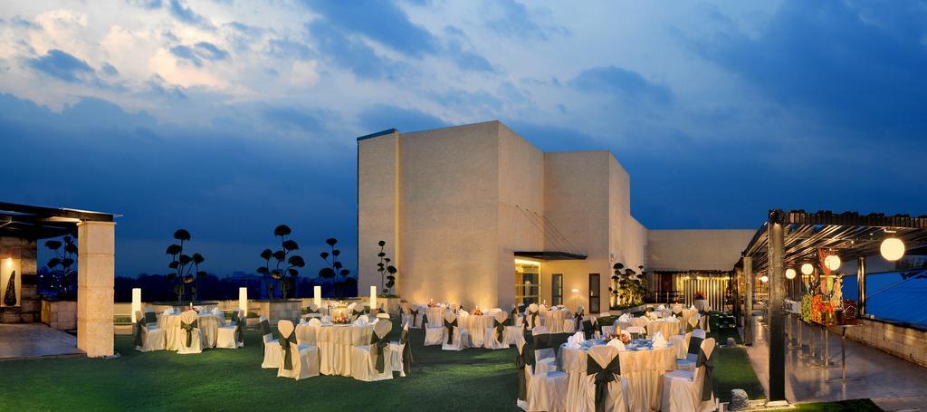 Galaxy Hotel & Spa Gurgaon Esterno foto