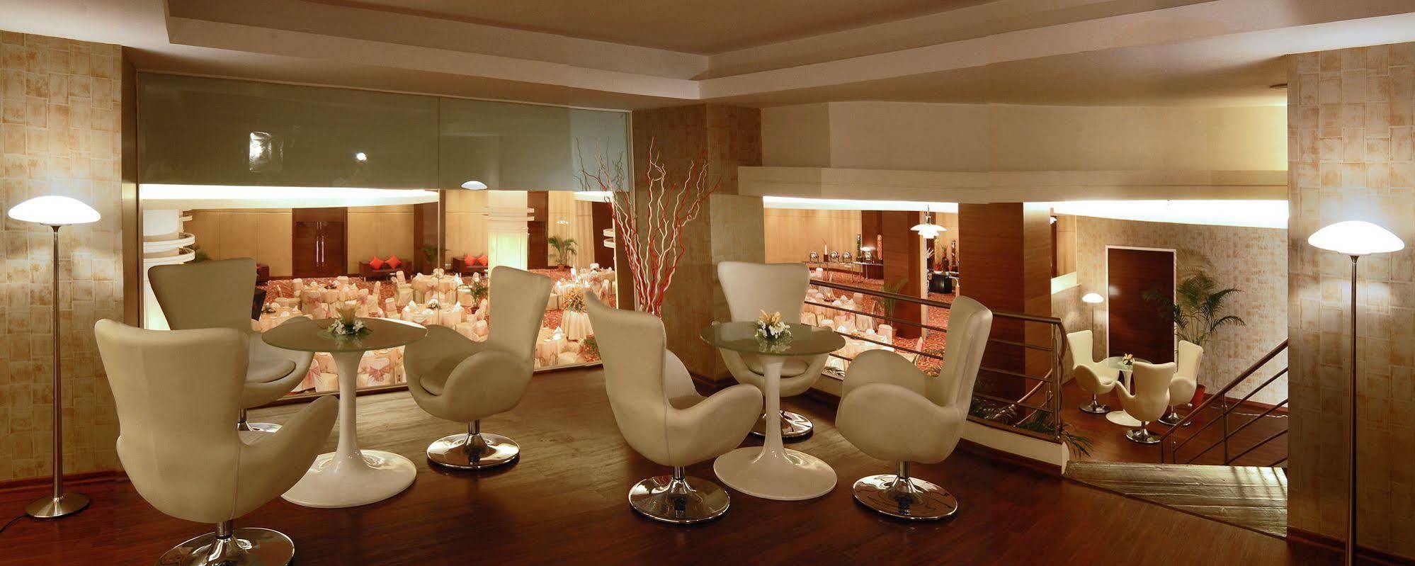 Galaxy Hotel & Spa Gurgaon Esterno foto