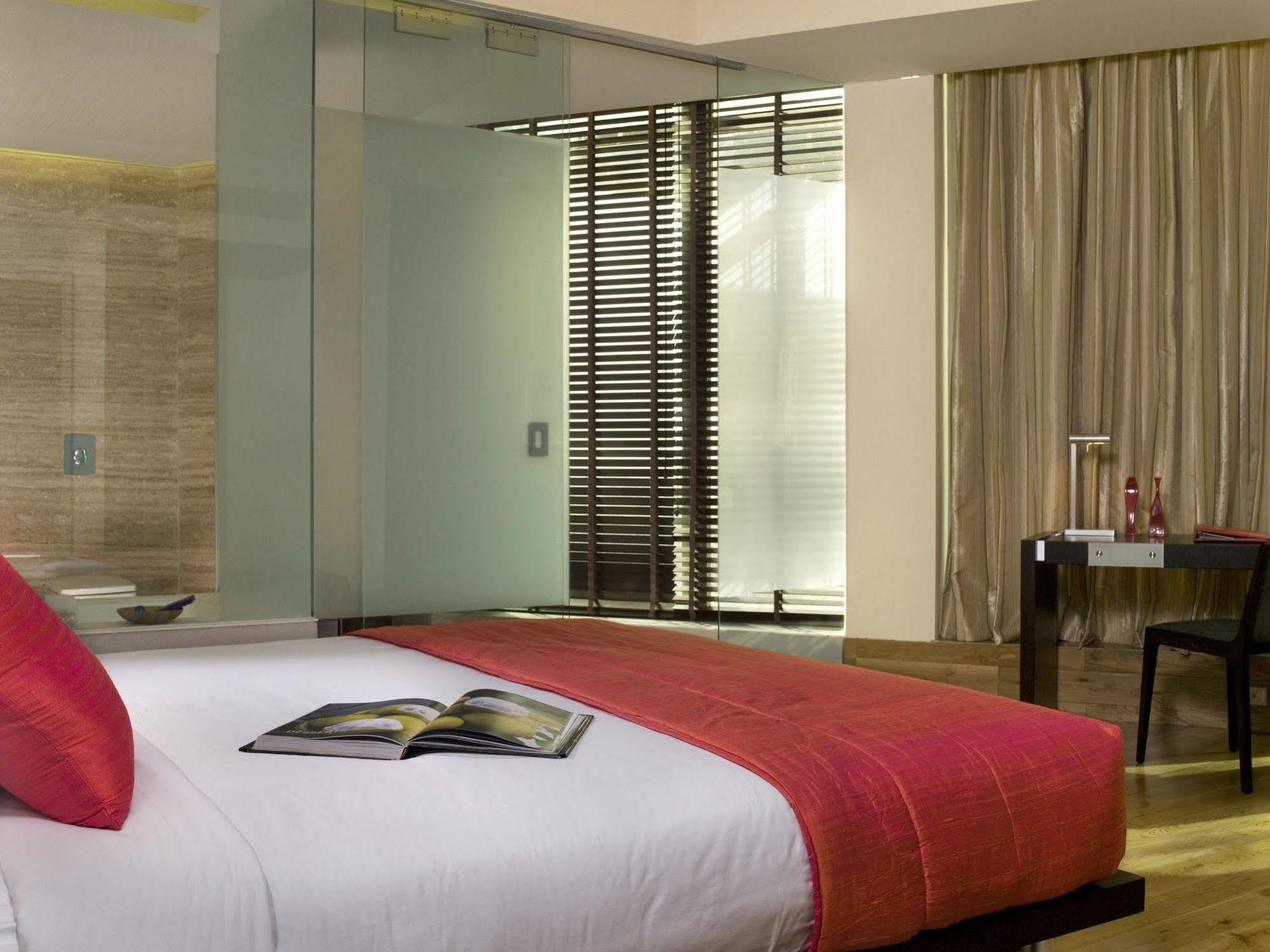 Galaxy Hotel & Spa Gurgaon Esterno foto