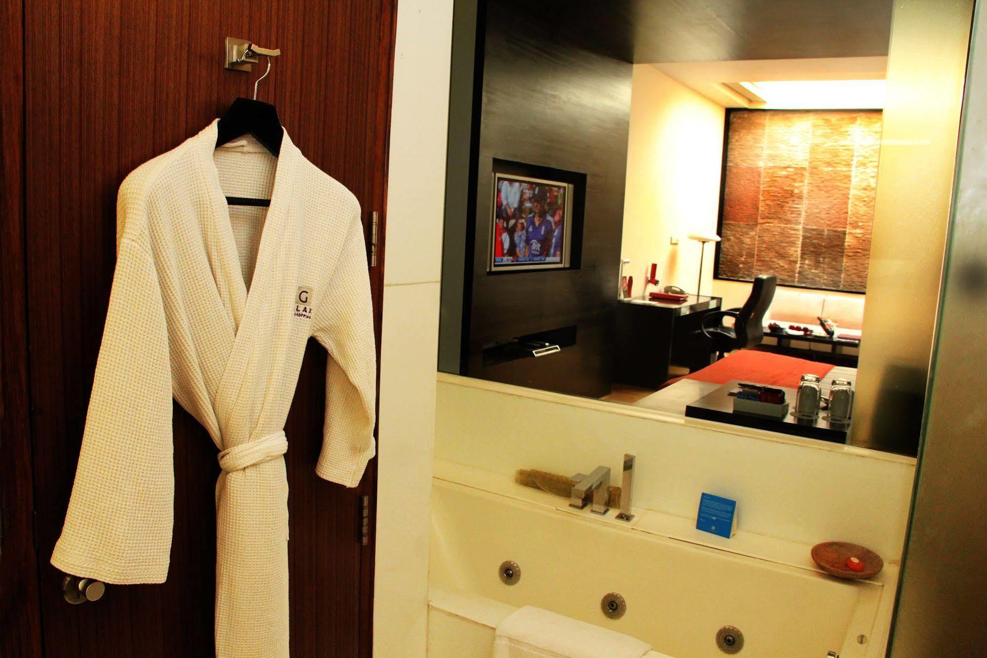 Galaxy Hotel & Spa Gurgaon Esterno foto