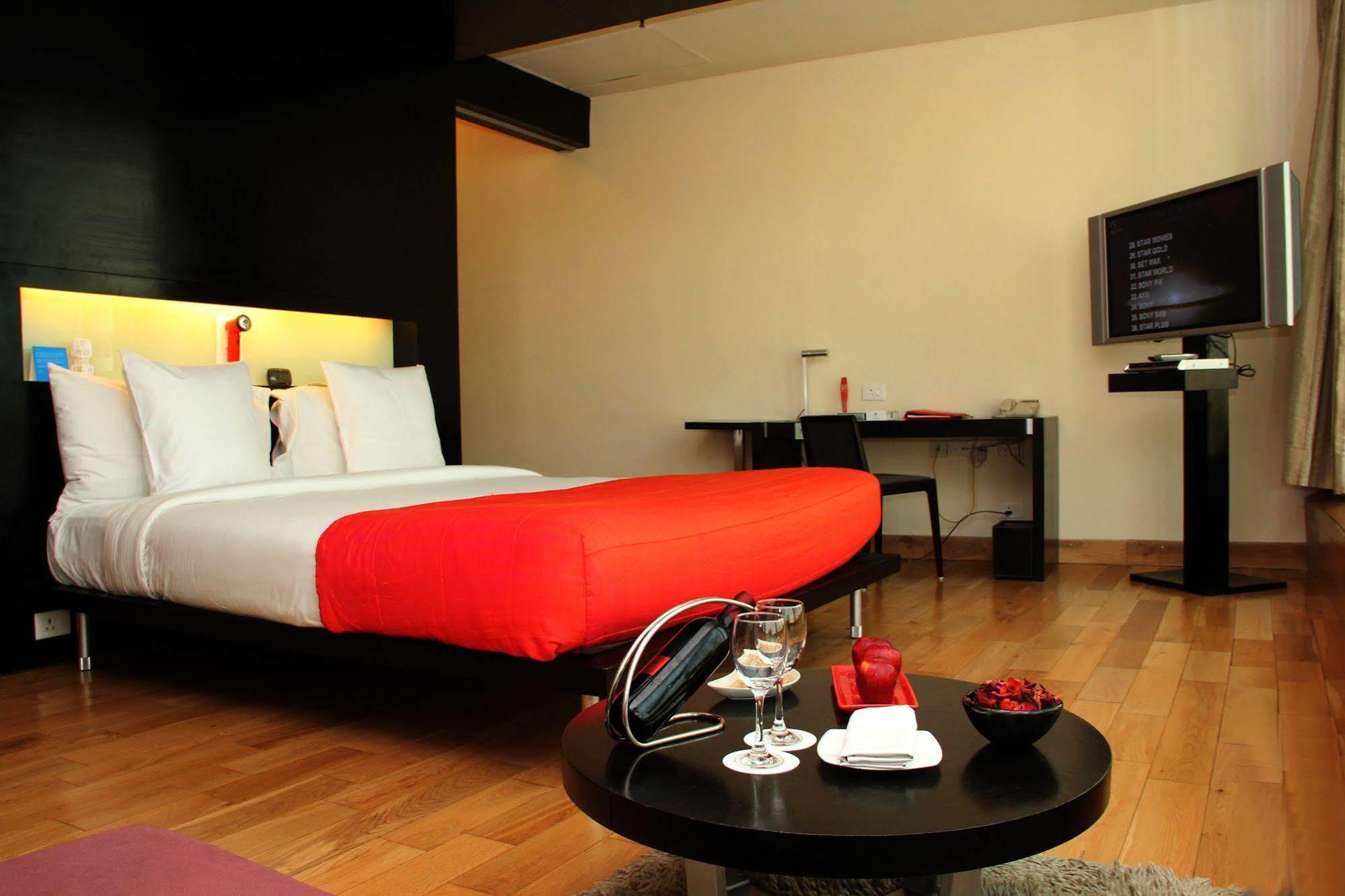Galaxy Hotel & Spa Gurgaon Esterno foto