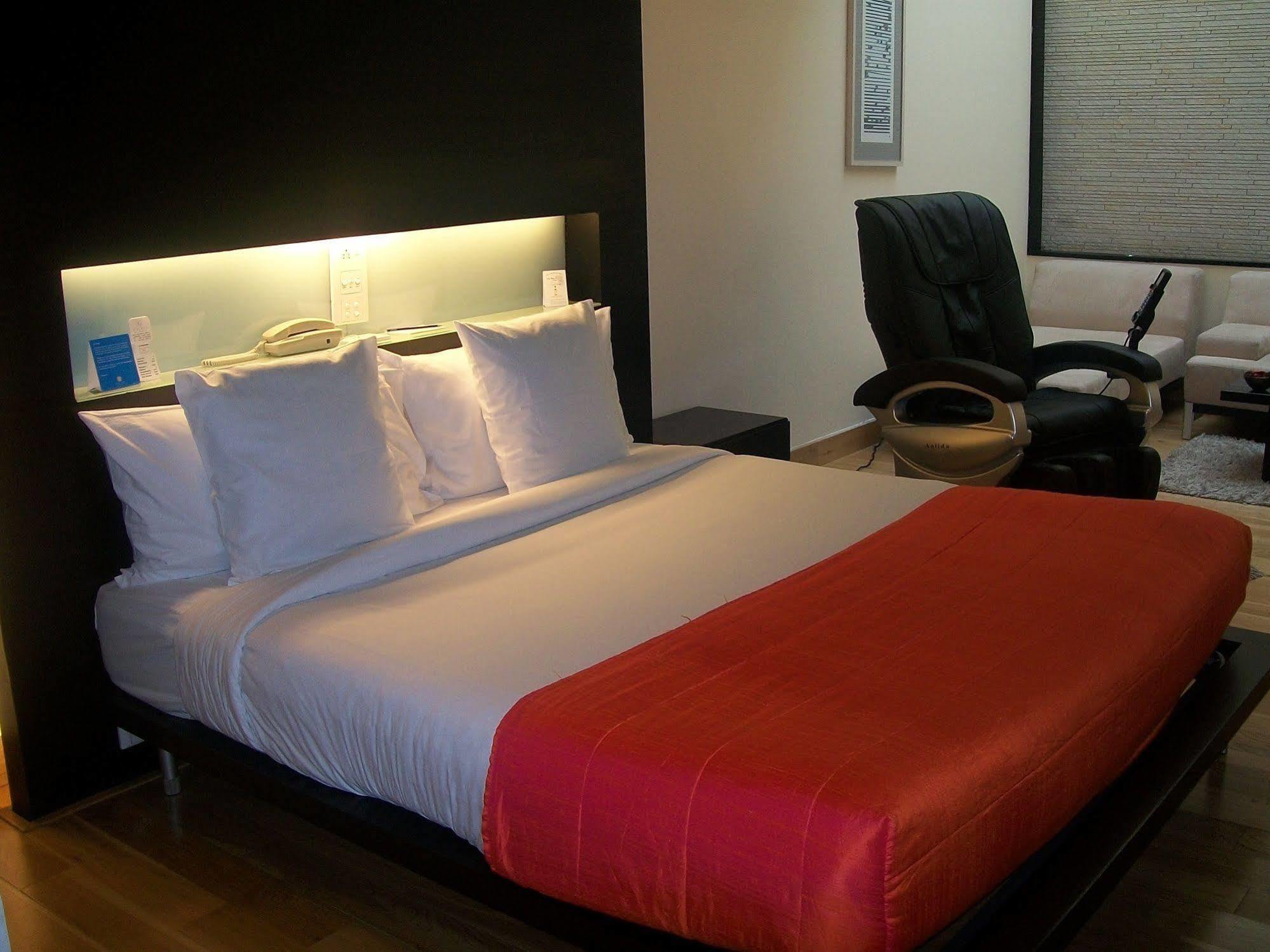 Galaxy Hotel & Spa Gurgaon Esterno foto