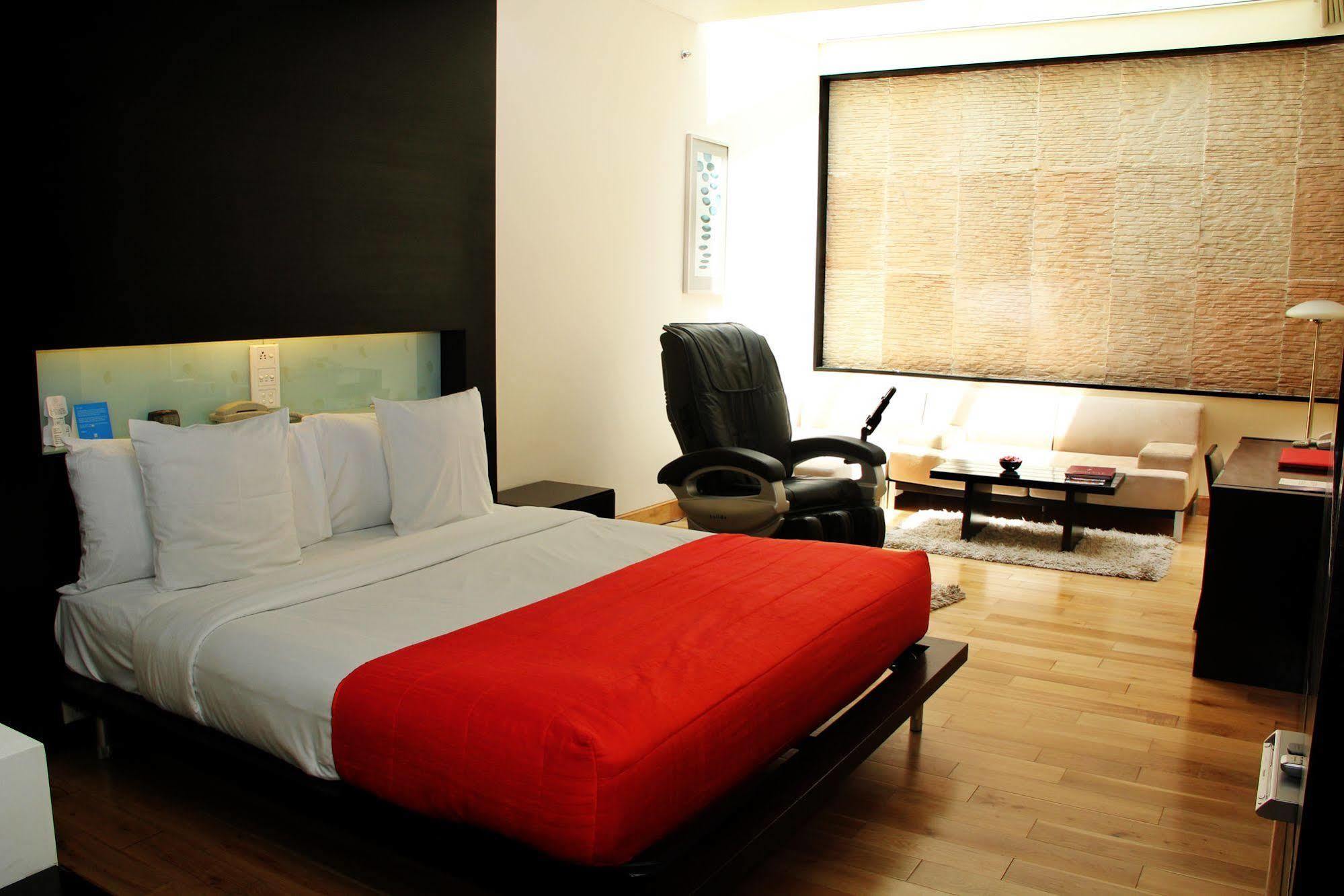 Galaxy Hotel & Spa Gurgaon Esterno foto